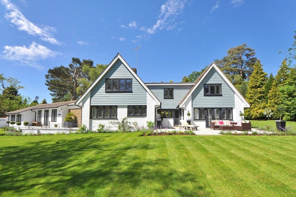 Detached family home with gabled roofs and a large lawn